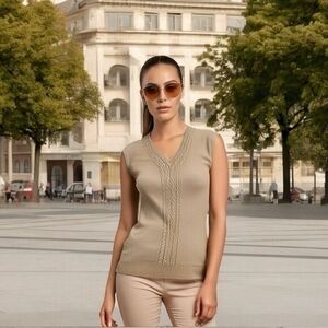 Isaac Mizrahi Women's Tan Silk Blend Sleeveless Knit Top M Pattern Collar EXC